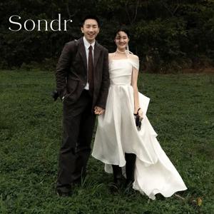 Sondr 손드르 맞춤형 한국식 심플 태피터 A라인 웨딩드레스 사진 촬영용 반팔 가든 프롬 가운 롱테일 웨딩드레스