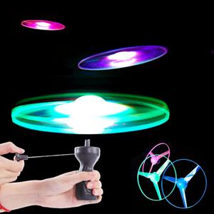 빛나는 플라잉 디스크 프로펠러 장난감 LED 조명 당기는 줄이 있는 비행 UFO 장난감 스피닝 탑 야외 게임 성인 스포츠 장난감 선물