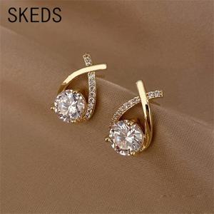 SKEDS 여자를위한 패션 크로스 스터드 귀걸이 여자 한국어 스타일 우아한 크리스탈 쥬얼리 귀 반지 Fishtail 레이디 귀걸이 선물