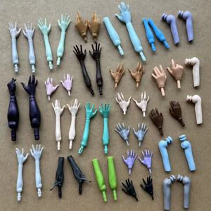 멀티 컬러 1/6 인형 교체 부품 DIY 인형 드레싱 액세서리에는 수집용 피규어용 손, 팔꿈치, 다리 및 발이 포함됩니다.