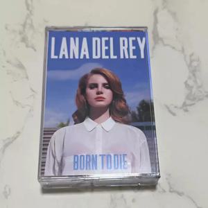 Born To Die 카세트 테이프, 꿈같은 인디 & 레트로 팝, 풍성한 시네마틱 어레인지와 감성적인 가사 표현