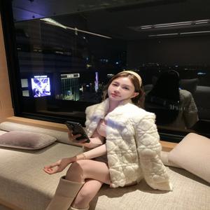 우아한 베이지색 인조 퍼 재킷 여성용 가을 겨울 숏탑 플래드 패턴 고품질 젊은층 따뜻한 지퍼 클로저 코트