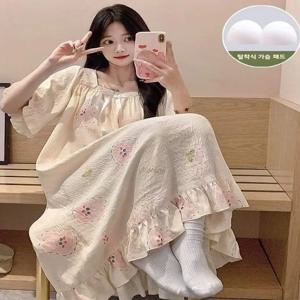 여름 클라우드 코튼 잠옷 여성용 반팔 잠옷 탈부착 가능한 가슴 패드가 있는 루즈핏 미디 나이트가운 외부에서 착용 가능