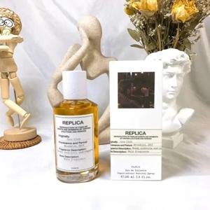 100ml 고품질 플로럴 여성 향수 바이 더 파이어플레이스 오랫동안 지속되는 천연 향기(아토마이저 포함) 남녀 모두에게 완벽한 향수
