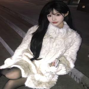 화이트 폭스 퍼 코트 여성용 겨울 루즈핏 보우 디자인 중간 길이 두꺼운 퍼 가죽 코트 따뜻한 버터플라이 매듭 캐주얼 아우터웨어