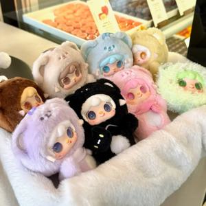 Yooki V4는 물린 곰 시리즈 플러시 블라인드 박스를 가져갑니다 크리 에이 티브 귀여운 인형 배낭 펜던트 키 체인 신비한 상자 깜짝 재미있는 선물