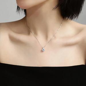싱글 레이디스 큐빅 지르코늄 목걸이. 정교한 보석. 어머니, 아내, 결혼식, 기념일, 생일을 위한 이상적인 선물.