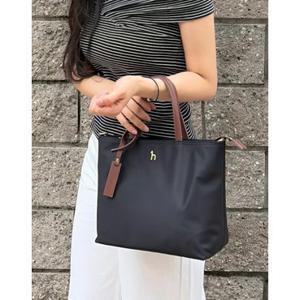 헤지스 액세서리 26FW 블랙 로고장식 나일론 토트백 HIBA6F970BK