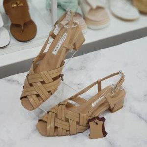 [한슈]가죽 그물짜임 스트랩 샌들 5.5cm HS766342ld