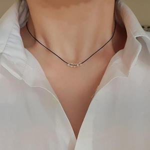 [옷자락]여자 흰색 초커 빨간 퐁퐁 비즈 검정 목걸이