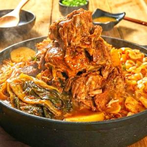 [감동감자탕] 괴물용량 부드러운 고깃살 감동감자탕 3KG + 3KG (총  6KG) / 8인분 구성!
