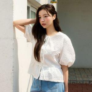 올리브데올리브 엠보 텍스처 리본 볼륨 소매 블라우스 OW5XB4020