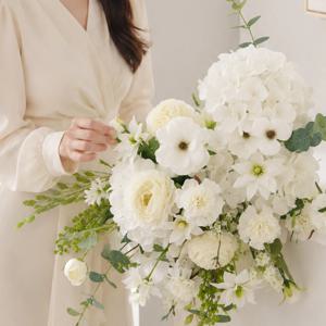 순백의 웨딩 조화 꽃 커튼 집게형 대형 가랜드 60x65cm 인테리어 장식