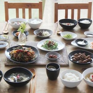 다양한 사이즈와 모던한 컬러, 조약돌 6인 홈세트 (42P)