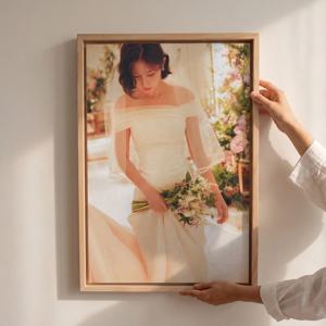 아크릴 없는 프리미엄 소나무 원목 띄움 액자 벽걸이 웨딩 돌잔치 인테리어 가족사진 A2