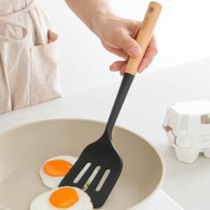 우드핸들 실리콘 조리도구 뒤집개