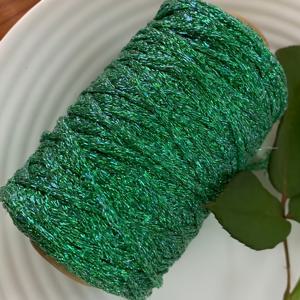 TEMU 200M 무지개빛 에머얼드 그린 4MM 할로우 브레이드 코드, 높이 11CM, 직경 6CM, 박스 포장. 손뜨개질, 공예에 매우 적합하며, 코바늘 가방, 핸드백, 휴대폰 가방, 모자, 스카프, 스웨터, 슬리퍼, 인형, 쿠션 등 제작에 사용할 수 있습니다.