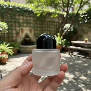 TEMU 30ml 원통형 반투명 고급 향수 리필 병 5개 세트, 토너 디캔팅용 재사용 가능, 거실 및 침실 화장대 장식용, 샘플용 유리 휴대용 빈병, 푸시식 스프레이 디스펜서가 있는 경량의 편리한 제품