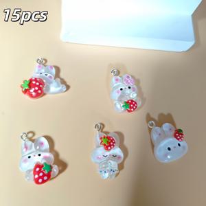 TEMU 랜덤 15개 귀여운 딸기 토끼 수지 수제 장식 액세서리 펜던트, 목걸이, 팔찌, 헤어클립, 헤어 액세서리, 가방 고리 및 기타 걸이 장식 액세서리로 사용 가능. 크리스마스, 할로윈, 밸런타인데이, 어머니의 날, 생일 등 다양한 기념일을 위한 완벽한 선물
