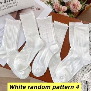 TEMU 랜덤 화이트 패턴 일본 밀크 화이트 미드 카프 양말, 4켤레, 세로 /작은 꽃/물방울 무늬/리본 텍스처, 다용도하고 편안함. 일본 JK 스타일의 부드럽고 통기성 좋은, 답답함 없는 데일리 화이트 양말