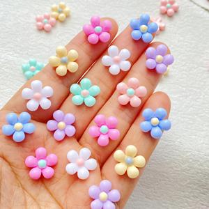 TEMU 28/58개 혼합 1.3cm 수지 미니 컬러풀 플랫백 꽃 피규린 - 풍부한 색상과 다용도, 네일 아트, DIY 웨딩 스크랩북, 주얼리 공예 및 액세서리용으로 완벽 - 크리스마스, 할로윈, 부활절, 추수감사절, 밸런타인데이 장식용으로 완벽