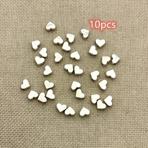 TEMU 10개 부드러운 하트형 구멍 비즈 6mm 양면 하트 직구 스페이서 비즈, 작은 구멍 장식용 비즈, 평평한 속이 빈 스페이서 비즈, 팔찌, 목걸이, 발찌, 귀걸이, 헤어 액세서리, 펜던트, 휴대폰 고리, 열쇠고리, 의류 DIY 재료 및 공예품 제작용