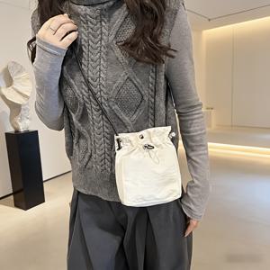 TEMU 여성용 미니 핸드백, 조절 가능한 스트랩 및 드로스트링 잠금장치 포함 - 빈티지 / 숄더백, 일상용, 휴대폰 파우치, 동전 지갑, 여행용 미니백 - , 엄마를 위한 선물, 캐주얼 가방