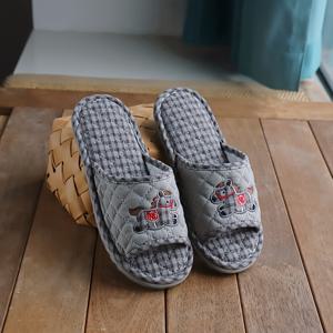 TEMU 행운을 전달하는 만화 말, 체크 무늬 두꺼운 패브릭 슬리퍼, 가정용 실내 저소음 편안한 소프트 밑창 커플 스타일 나무 바닥 천 밑창 슬리퍼, 여성 신발