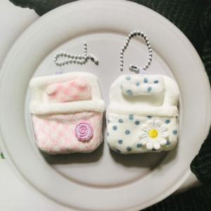 TEMU 2개입, 작은 플러시 네잎 클로버 담요, 미니 침낭, 휴대폰 꾸미기, 휴대폰 걸이 아이템, 이상적인 선물!