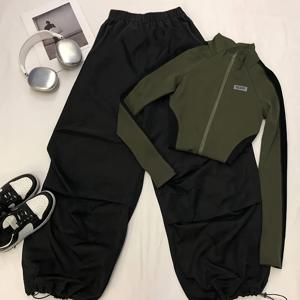 TEMU 귀여운 여성 캐주얼 블랙 & 카키색 긴팔 라운드넥 비대칭 탑 & 루즈 트라우저 투피스 세트, 캐주얼 스타일 대비 색상 패치워크 긴팔 가을 디자인 Y2K 재킷 후드 지퍼 스탠드 칼라 타이트 핫 탑