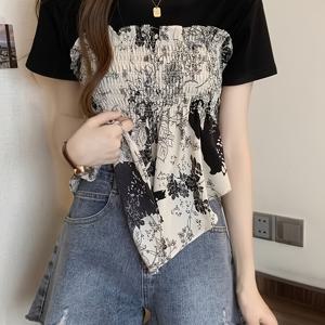 여성 페이크 레이어드 뷔스티에 반팔 티셔츠 플라워 패턴 언밸런스 셔링 루즈핏 체형커버 페미닌 러블리 데이트룩 꾸안꾸 베이지