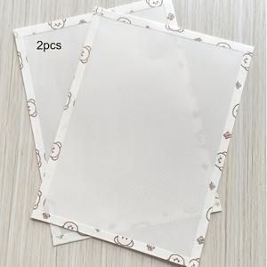2개 재사용 가능한 접착식 펠트 시트 - 엣지 베어 디자인 접착 다림질, 0.25mm 두께, 거친 질감, 최대 329°F까지 내열성. 이 플라스틱 공예 용품은 수제 프로젝트에 이상적이며 페그보드에 적합합니다.
