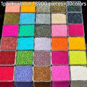 TEMU 18,900개 1.8mm 고품질 체코 유리 시드 비즈 - 30가지 색상의 장식용 라이스 비즈 - 균일한 크기로 DIY 공예에 적합 - 끝없는 디자인 가능성, 컬러풀한 라운드 스페이서 비즈 제작에 완벽, 귀걸이, 팔찌, 목걸이에 이상적. 주얼리 제작 용품