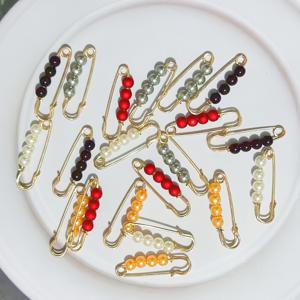 TEMU 귀엽고 심플한 스카프 클립 20개, 옷 고정용, 허리밴드 접이용, 옷장 고장 방지용, 장식용 안전핀으로 다용도 사용 가능. 일상적인 옷 코디 및 선물용 액세서리로 완벽