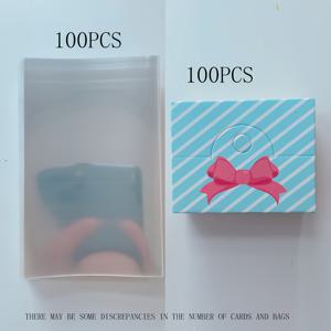 TEMU 대각선 카드 헤더 공예 장식 DIY 액세서리 포장 카드 태그, 헤어 타이와 헤어 클립 포장. 카드스톡 약 100장, OPP 약 100장. 카드 크기 약 2.52인치 X 1.97인치, 봉투 크기 2.36인치 X 3.74인치. 캐주얼하고 편리한 주얼리 포장 아트 포장