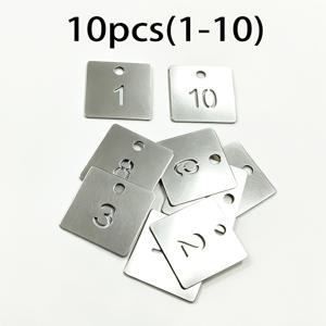 TEMU 다용도 사각 스테인리스 스틸 속이 빈 숫자 태그, 1 / 1 번호, 걸이용 구멍 디자인 특징. 호텔, 헬스장, 창고의 상업용 간판에 적합하며, 반려동물 분실 방지 태그, 공예 액세서리 역할도 가능합니다.