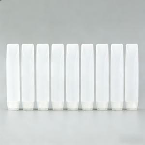 30ml 리필형 화장품 소프트 튜브 병 10개입 (1Oz), 플립 캡 포함 - 여행 중 화장품 및 제품 보관에 편리한 용기, 치약, 샴푸, 페이셜 클렌저, 바디 로션에 적합 - 내구성이 뛰어난 플라스틱 재질