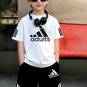 TEMU 남아용 패셔너블한 활용도 높은 스포츠웨어 세트, 세 개의 줄무늬 패턴 프린트 라운드넥 티셔츠와 주머니가 있는 반바지, 레귤러 스타일로 아름답고 편안함, 신축성 원단, 일상 캐주얼 달리기 및 스포츠웨어에 적합, 야외 활동에 완벽