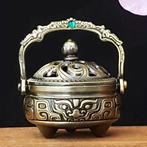 TEMU 1개 띠오的新年 향꽂이, 띠오的新年 새해 선물, 손잡이 디자인의 찻주전자 스타일 향꽂이, 보석 장식이 있는 정교하게 조각된 합금 향꽂이, 서재 책상용 창의적인 향 피우기 장식품, 침실 수면 유도 향꽂이, 절친을 위한 창의적인 집들이 선물