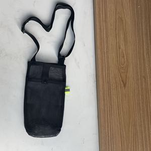 TEMU 스포츠 컵 추가 여름 필수품 커피 컵 물컵 물병 아이스 음료 병 휴대폰 키 화장품 소품 보관 가방 크로스바디 가방 메쉬 통기성 경량 조절 가능한 스트랩 출퇴근 범용 재사용 가능