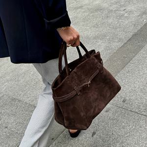 TEMU 여성용 대용량 루즈 페이크 스웨이드 토트백 - 우아한 브라운 호보 스타일 지갑, 골드 하드웨어, 버클 잠금 및 고정 숄더 스트랩, 직장, 여행 및 일상 사용 핸드백에 적합 - 커피 브라운, 넉넉한 내부 공간