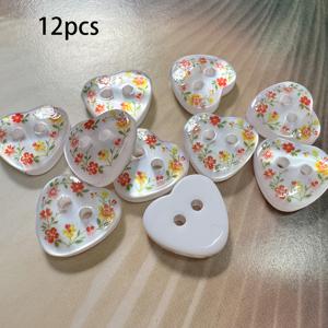 TEMU 새로운 스타일의 하트 모양 꽃 레진 단추 13mm 12개, 의류, 가방, 모자에 DIY 맞춤 제작용으로 꿰매기 가능, 캔버스 가방 장식, 수제 액세서리, 창의적인 문화 주변 용품 등에 사용. 공예 애호가의 창작물에 최적