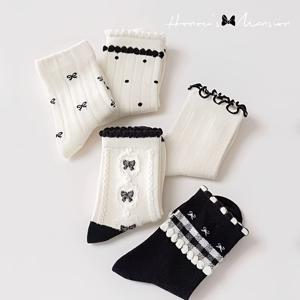 TEMU 여아용 블랙 & 화이트 리본 러플 중목 양말 5켤레 - 부드럽고 지 않는 보우 노트 & 러플 트림, 메리 제인 슈즈, 드레스, 댄스, 캐주얼 복장에 적합 - 봄/가을용 양말