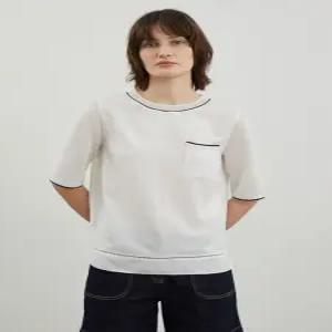 [올리비아로렌]배색라운드 티셔츠_VOCAS4M3431_KG