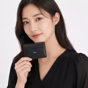 디올 여성 트리아농 프리지아 램스킨 카드 지갑 블랙) S4601OSQM 900