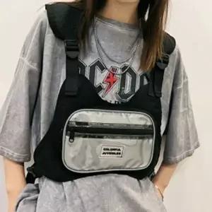 조끼가방 캐쥬얼스포츠체스트백 블랙 테크웨어조끼가방-WFOIAA1