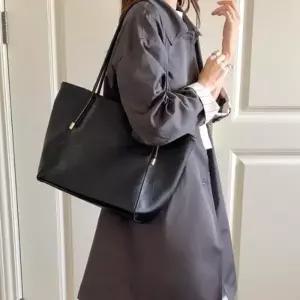 [다잇템]여자 데일리 오피스룩 수납좋은 가죽 숄더백