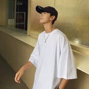 남자 대학생 캠퍼스 룩 개강 코디 반팔 라 라운드티