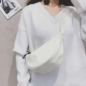 여자 귀여운 가방 코디 미니 사이즈 반달 스타일 보세