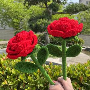 크로셰꽃다발 1Pcs 시뮬레이션 장미 발렌타인 데이 니트 수제 뜨개질 인공 커플을위한 휴일 선물